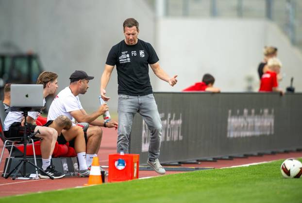 FUSSBALL REGIONALLIGA NORDOST - SAISON 2026-2027 - 7. SPIELTAG FC ROT WEISS ERFURT - BFC PREUSSEN ** NUR FÜR REDAKTIONELLE ZWECKE ** EDITORIAL USE ONLY **<p>29 08 2026-Erfurt: Fussball Regionalliga Nordost 7. Spieltag Saison 2026-2027 Steigerwaldstadion FC Rot Weiss Erfurt - BFC Preussen im Foto: Trainer Fabian Gerber (FC Rot-Weiß Erfurt) ( Deutschland Thueringen Erfurt Copyright: SaschaxFromm