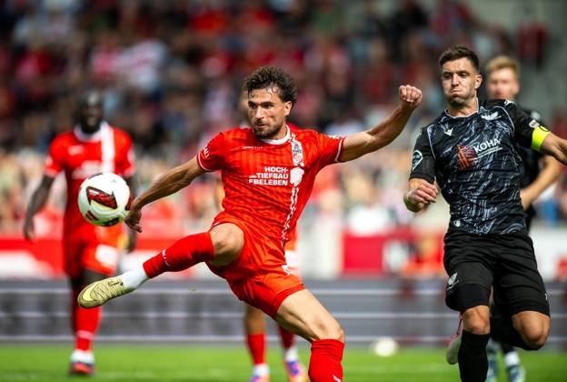 FUSSBALL REGIONALLIGA NORDOST - SAISON 2026-2027 - 7. SPIELTAG FC ROT WEISS ERFURT - BFC PREUSSEN ** NUR FÜR REDAKTIONELLE ZWECKE ** EDITORIAL USE ONLY **<p>29 08 2026-Erfurt: Fussball Regionalliga Nordost 7. Spieltag Saison 2026-2027 Steigerwaldstadion FC Rot Weiss Erfurt - BFC Preussen im Foto: Romarjo Hajrulla 9 (FC Rot Weiss Erfurt) im Zweikampf mit Philip Fontein 7 (BFC Preussen) ( Deutschland Thueringen Erfurt Copyright: SaschaxFromm