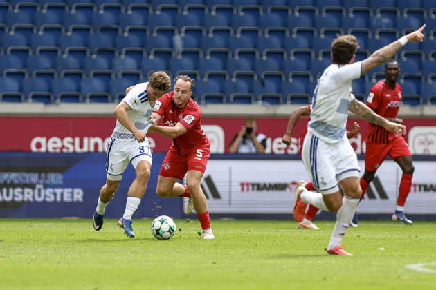 29.08.2026, GER, Fussball, Herren, 3. Liga, Saison 2026 2027, MSV Duisburg - FC Würzburger Kickers Patrick Sussek (Duisburg) und Leo Eberle (Würzburg) im Kampf um den Ball Duisburg schauinsland-reisen-Arena Nordrhein-Westfalen Deutschland Copyright: xAdrianxSchlüterx