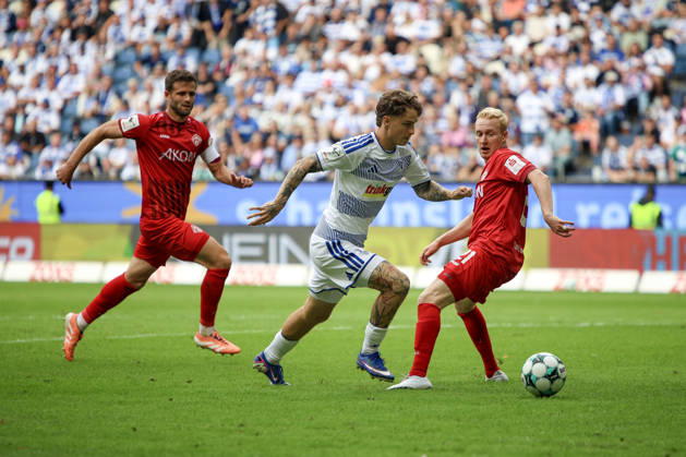 29.08.2026, GER, Fussball, Herren, 3. Liga, Saison 2026 2027, MSV Duisburg - FC Würzburger Kickers Niklas Jessen (Duisburg) und Luke Hemmerich (Würzburg) im Kampf um den Ball Duisburg schauinsland-reisen-Arena Nordrhein-Westfalen Deutschland Copyright: xAdrianxSchlüterx