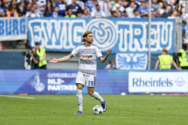 29.08.2026, GER, Fussball, Herren, 3. Liga, Saison 2026 2027, MSV Duisburg - FC Würzburger Kickers Joshua Bitter (Duisburg) gestikuliert, Gestik in Aktion am Ball, Einzelaktion Duisburg schauinsland-reisen-Arena Nordrhein-Westfalen Deutschland Copyright: xAdrianxSchlüterx