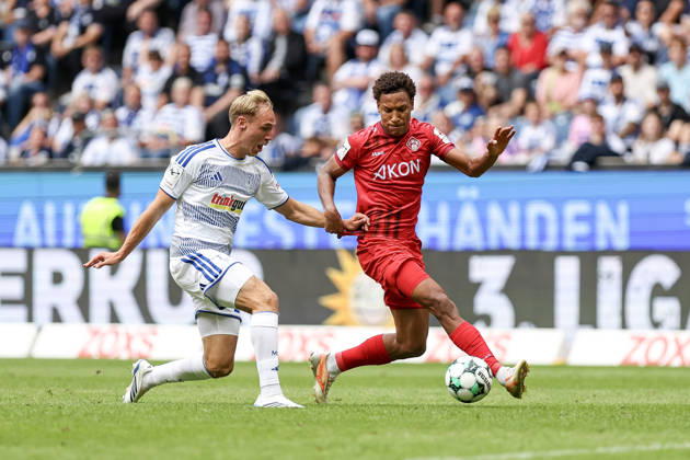29.08.2026, GER, Fussball, Herren, 3. Liga, Saison 2026 2027, MSV Duisburg - FC Würzburger Kickers Florian Krüger (Duisburg) und Liam Omore (Würzburg) Duisburg schauinsland-reisen-Arena Nordrhein-Westfalen Deutschland Copyright: xAdrianxSchlüterx