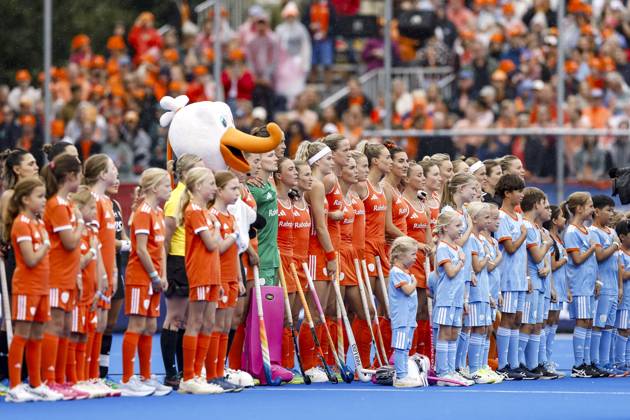 AMSTELVEEN - Dutch players ahead of the Hockey World Cup final between the Netherlands and Argentina at the Wagener Stadium. SEM VAN DER WAL ANP xVIxANPxSportx xxANPxIVx 566506825 originalFilename: 566506825.jpg