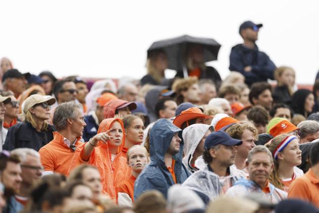 AMSTELVEEN - Spectators in the stands during the Hockey World Cup final between the Netherlands and Argentina at the Wagener Stadium. SEM VAN DER WAL ANP xVIxANPxSportx xxANPxIVx 566507237 originalFilename: 566507237.jpg