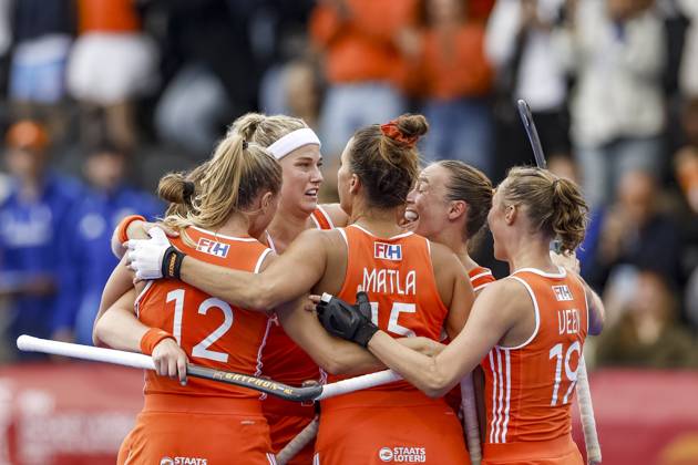 AMSTELVEEN - (lr) Luna Fokke of the Netherlands, Yibbi Jansen of the Netherlands, FrÃ dÃ rique Matla of the Netherlands, and Marijn Veen of the Netherlands celebrate the 1-0 during the Hockey World Cup final between the Netherlands and Argentina at the Wagener Stadium. SEM VAN DER WAL ANP xVIxANPxSportx xxANPxIVx 566511361 originalFilename: 566511361.jpg