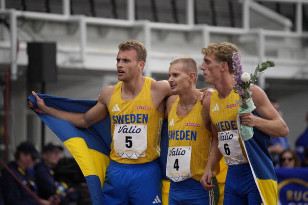 260829 Karl Wallgren, Carl Bengtström and Oskar Edlund after competing in men™s 400m hurdles during day 1 of the athletics gala Finnkampen on August 29, 2026 in Helsinki. Photo: Kalle Parkkinen BILDBYRAN COP 18 XY0124 friidrott athletics friidrett finnkampen day 1 bbeng dag 1 Copyright: KALLExPARKKINEN BB260829BB668