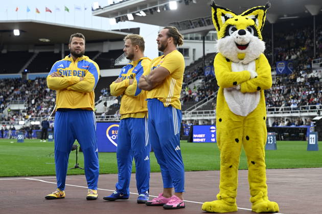 HELSINGFORS, FINLAND 20240829 Sveriges Daniel Stahl, Jesper Ahlin och Wictor Petersson inför herrarnas diskus under Finnkampen i friidrott mellan Finland och Sverige pa Olympiastadion i Helsingfors. Helsingfors FINLAND x10350x