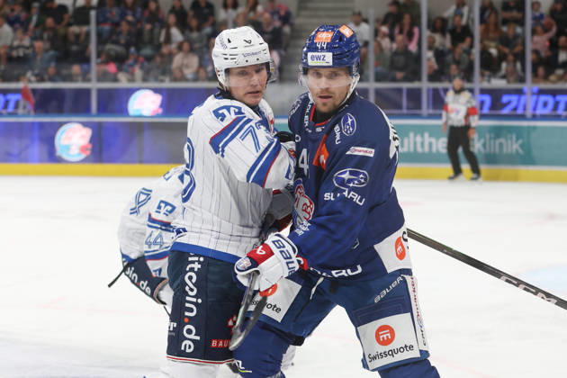 29.08.2026 Zuerich, SCHWEIZ, Swiss Life Arena Eishockey Saison 2026 2027 Freundschaftsspiel ZSC Lions - Adler Mannheim Zach Solow (li,Adler) gegen Mikko Lehtonen (ZSC Lions)