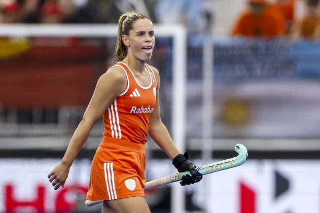 AMSTELVEEN - Pien Sanders of the Netherlands reacts after Argentina s 1-1 equalizer during the Hockey World Cup final between the Netherlands and Argentina at the Wagener Stadium. SEM VAN DER WAL ANP xVIxANPxSportx xxANPxIVx 566514701 originalFilename: 566514701.jpg