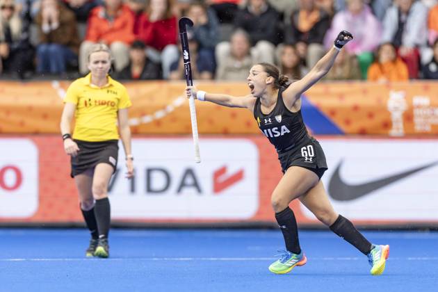 AMSTELVEEN - Brisa Bruggesser of Argentina during the shootouts of the Hockey World Cup final between the Netherlands and Argentina at the Wagener Stadium. SEM VAN DER WAL ANP xVIxANPxSportx xxANPxIVx 566515561 originalFilename: 566515561.jpg
