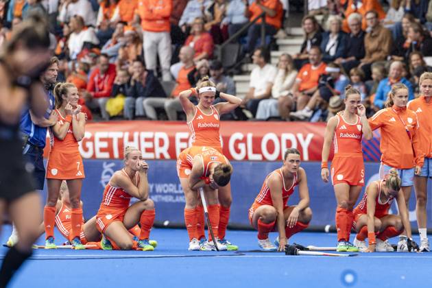 AMSTELVEEN - Dutch players react after losing the Hockey World Cup final between the Netherlands and Argentina at the Wagener Stadium. SEM VAN DER WAL ANP xVIxANPxSportx xxANPxIVx 566515711 originalFilename: 566515711.jpg