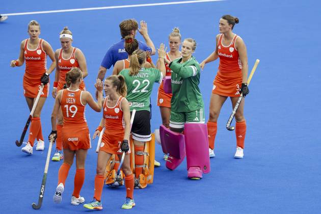 AMSTELVEEN - Dutch players prepare for the shootouts of the Hockey World Cup final between the Netherlands and Argentina at the Wagener Stadium. BAS CZERWINSKI ANP xVIxANPxSportx xxANPxIVx 566516440 originalFilename: 566516440.jpg