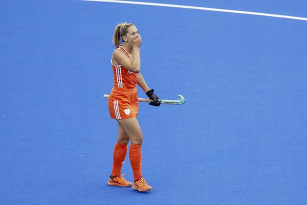 AMSTELVEEN - Pien Sanders of the Netherlands reacts after missing a shootout during the Hockey World Cup final between the Netherlands and Argentina at the Wagener Stadium. BAS CZERWINSKI ANP xVIxANPxSportx xxANPxIVx 566516479 originalFilename: 566516479.jpg