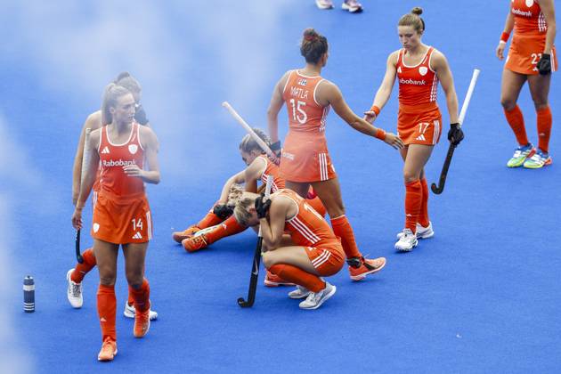 AMSTELVEEN - Dutch players react after losing the Hockey World Cup final between the Netherlands and Argentina at the Wagener Stadium. BAS CZERWINSKI ANP xVIxANPxSportx xxANPxIVx 566516591 originalFilename: 566516591.jpg
