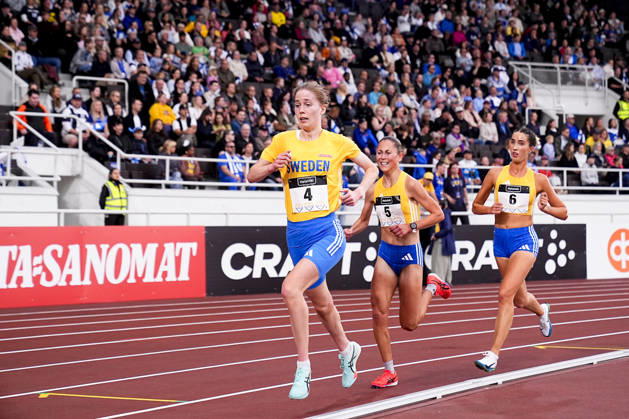 260829 Evelina Henriksson, Alva Malmsten Nilsson and Smilla Szalkai of Sweden competes in women™s 10 000m during day 1 of the athletics gala Finnkampen on August 29, 2026 in Helsinki. Photo: Kalle Parkkinen BILDBYRAN COP 18 XY0124 friidrott athletics friidrett finnkampen day 1 bbeng dag 1 Copyright: KALLExPARKKINEN BB260829BB919