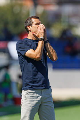 Sergio Ferreira head coach Of Fc Alverca seen during Betclic League game between teams of Fc Alverca and CD Santa Clara in complexo desportivo Fc Alverca (Luis Loureiro Ball Raw Images) Alverca Complexo Desportivo Fc Alverca Portugal Copyright: xLuisxLoureirox LuisloureiroALVERCAStaclara-1882