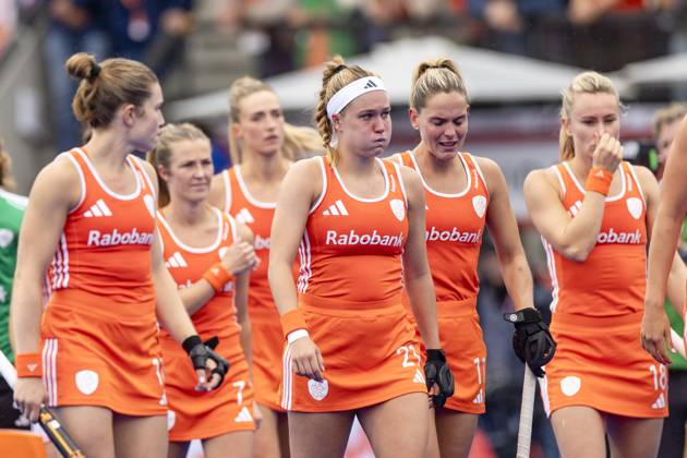 AMSTELVEEN - (lr) Marleen Jochems of the Netherlands, Xan de Waard of the Netherlands, Pien Dicke of the Netherlands, Pien Sanders of the Netherlands and Freeke Moes of the Netherlands react after the loss in the Hockey World Cup final between the Netherlands and Argentina at the Wagener Stadium. SEM VAN DER WAL ANP xVIxANPxSportx xxANPxIVx 566517104 originalFilename: 566517104.jpg