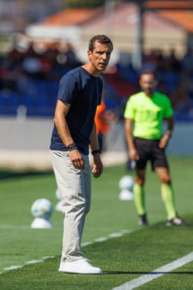 Sergio Ferreira head coach Of Fc Alverca seen during Betclic League game between teams of Fc Alverca and CD Santa Clara in complexo desportivo Fc Alverca (Luis Loureiro Ball Raw Images) Alverca Complexo Desportivo Fc Alverca Portugal Copyright: xLuisxLoureirox LuisloureiroALVERCAStaclara-1942