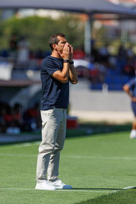 Sergio Ferreira head coach Of Fc Alverca seen during Betclic League game between teams of Fc Alverca and CD Santa Clara in complexo desportivo Fc Alverca (Luis Loureiro Ball Raw Images) Alverca Complexo Desportivo Fc Alverca Portugal Copyright: xLuisxLoureirox LuisloureiroALVERCAStaclara-1945