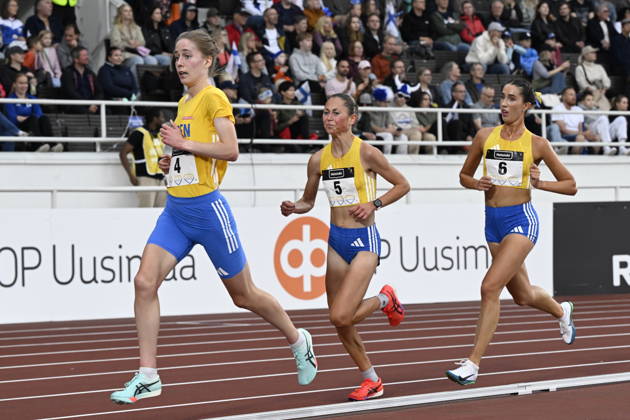 HELSINGFORS, FINLAND 20240829 Sveriges Evelina Henriksson, Alva Malmsten Nilsson och Smilla Szalkai i damernas 10 000 m under Finnkampen i friidrott mellan Finland och Sverige pa Olympiastadion i Helsingfors. Helsingfors FINLAND x10350x
