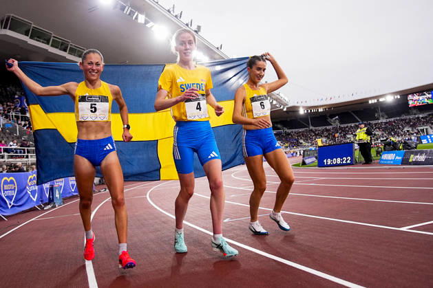 260829 Alva Malmsten Nilsson, Evelina Henriksson and Smilla Szalkai after women™s 10 000m during day 1 of the athletics gala Finnkampen on August 29, 2026 in Helsinki. Photo: Kalle Parkkinen BILDBYRAN COP 18 XY0124 friidrott athletics friidrett finnkampen day 1 bbeng dag 1 Copyright: KALLExPARKKINEN BB260829BB964