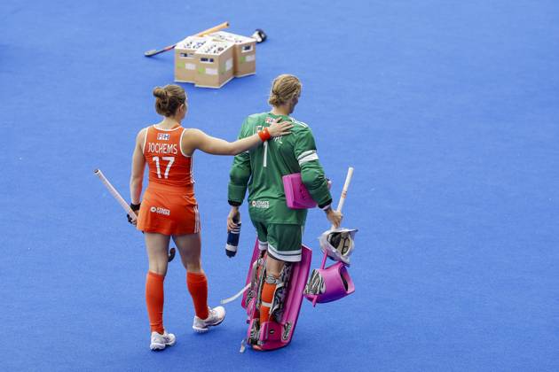 AMSTELVEEN - (lr) Marleen Jochems of the Netherlands and goalkeeper Anne Veenendaal of the Netherlands after losing the Hockey World Cup final between the Netherlands and Argentina at the Wagener Stadium. BAS CZERWINSKI ANP xVIxANPxSportx xxANPxIVx 566518360 originalFilename: 566518360.jpg