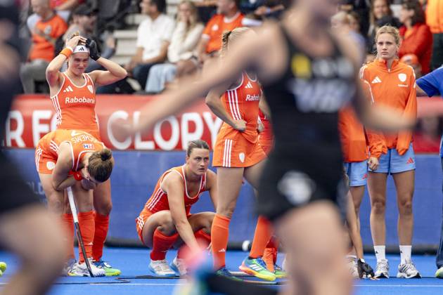 AMSTELVEEN - Dutch players react to losing the Hockey World Cup final between the Netherlands and Argentina at the Wagener Stadium. SEM VAN DER WAL ANP xVIxANPxSportx xxANPxIVx 566518677 originalFilename: 566518677.jpg