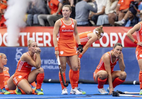 AMSTELVEEN - (lr) Luna Fokke of the Netherlands, Joosje Burg of the Netherlands, Marleen Jochems of the Netherlands, Pien Dicke of the Netherlands and Rosa Fernig of the Netherlands react after losing the Hockey World Cup final between the Netherlands and Argentina at the Wagener Stadium. SEM VAN DER WAL ANP xVIxANPxSportx xxANPxIVx 566518753 originalFilename: 566518753.jpg