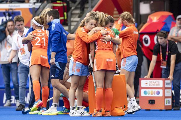 AMSTELVEEN - Dutch players react to losing the Hockey World Cup final between the Netherlands and Argentina at the Wagener Stadium. SEM VAN DER WAL ANP xVIxANPxSportx xxANPxIVx 566518770 originalFilename: 566518770.jpg