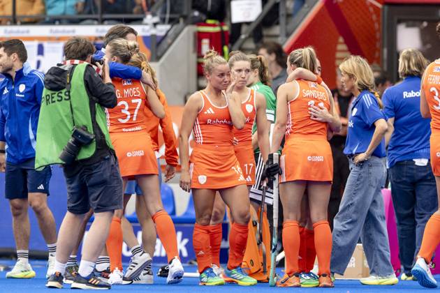 AMSTELVEEN - (lr) Guusje Moes of the Netherlands, Joosje Burg of the Netherlands, Marleen Jochems of the Netherlands, and Pien Sanders of the Netherlands react after losing the Hockey World Cup final between the Netherlands and Argentina at the Wagener Stadium. SEM VAN DER WAL ANP xVIxANPxSportx xxANPxIVx 566518846 originalFilename: 566518846.jpg