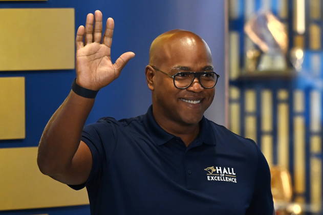 August 29, 2026, Toronto, On, CANADA: Former Toronto Blue Jays player Carlos Delgado waits to cut the ribbon to open the team s new Hall of Excellence at Rogers Centre in Toronto on Saturday, Aug. 29, 2026. Canada News - August 29, 2026  - ZUMAc35_ 20260829_zaf_c35_015 Copyright: xJonxBlackerx