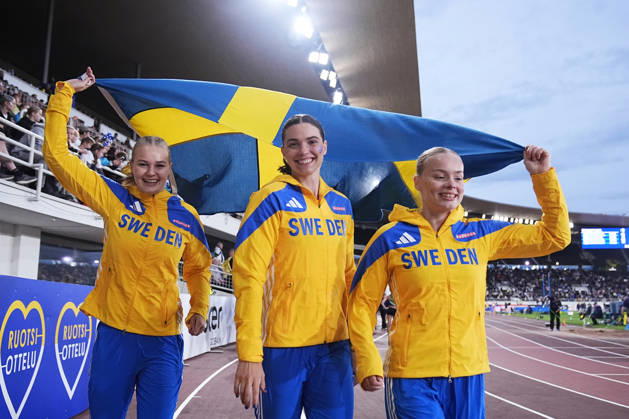 260829 Sara Winberg, Sandra Alvero and Kajsa Roth of Sweden after women™s pole vault during day 1 of the athletics gala Finnkampen on August 29, 2026 in Helsinki. Photo: Kalle Parkkinen BILDBYRAN COP 18 XY0124 friidrott athletics friidrett finnkampen day 1 bbeng dag 1 Copyright: KALLExPARKKINEN BB260829ZN008
