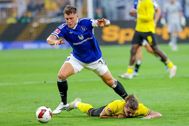 2026.08.29, xkwix, Fußball, Bundesliga, Borussia Dortmund - Hamburger SV, Signal Iduna Park, 1.Spieltag, Saison 2026 2027: Marcel Sabitzer (Borussia Dortmund 20) im Zweikampf gegen Nicolai Remberg (Hamburger SV 21) DFB regulations prohibit any use of photographs as image sequences and or quasi-video. Photo: xKamilxWilkowskixPressefotoKochx Nordrhein-Westfalen Deutschland