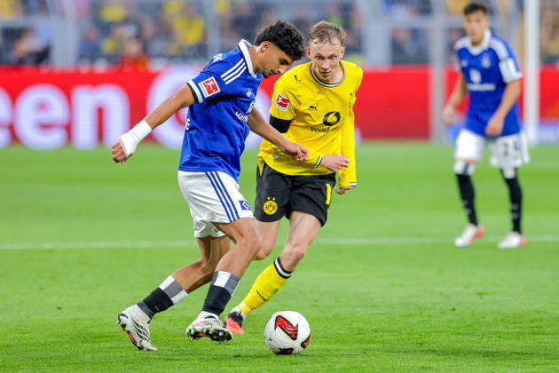 2026.08.29, xkwix, Fußball, Bundesliga, Borussia Dortmund - Hamburger SV, Signal Iduna Park, 1.Spieltag, Saison 2026 2027: Maximilian Beier (Borussia Dortmund 14) im Zweikampf gegen Martin Adeline (Hamburger SV 5) DFB regulations prohibit any use of photographs as image sequences and or quasi-video. Photo: xKamilxWilkowskixPressefotoKochx Nordrhein-Westfalen Deutschland