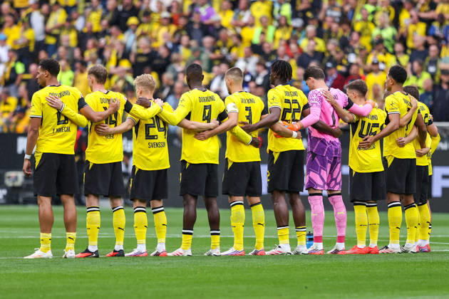 2026.08.29, xkwix, Fußball, Bundesliga, Borussia Dortmund - Hamburger SV, Signal Iduna Park, 1.Spieltag, Saison 2026 2027: Die Dortmunder stehen in einer Reihe zur Trauerminute DFB regulations prohibit any use of photographs as image sequences and or quasi-video. Photo: xKamilxWilkowskixPressefotoKochx Nordrhein-Westfalen Deutschland