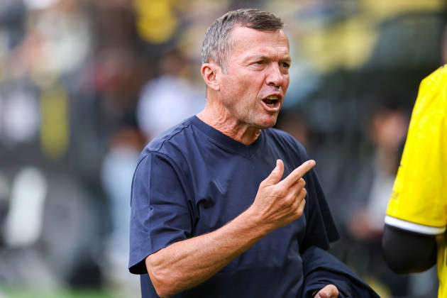 2026.08.29, xkwix, Fußball, Bundesliga, Borussia Dortmund - Hamburger SV, Signal Iduna Park, 1.Spieltag, Saison 2026 2027: Lothar Matthaeus (TV-Experte und ehemaliger Fußballspieler) zeigt mit dem Finger DFB regulations prohibit any use of photographs as image sequences and or quasi-video. Photo: xKamilxWilkowskixPressefotoKochx Nordrhein-Westfalen Deutschland