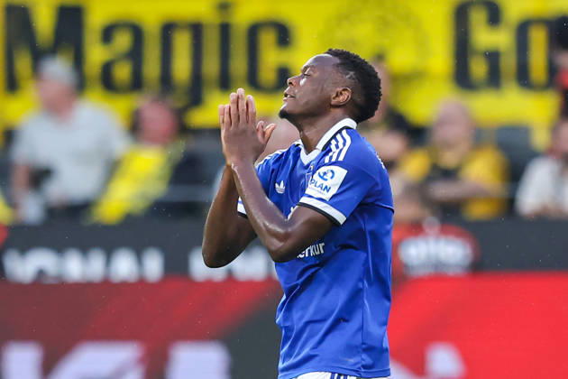 2026.08.29, xkwix, Fußball, Bundesliga, Borussia Dortmund - Hamburger SV, Signal Iduna Park, 1.Spieltag, Saison 2026 2027: Patson Daka (Hamburger SV 27) schlaegt enttaeuscht die haende betend vor den Kopf DFB regulations prohibit any use of photographs as image sequences and or quasi-video. Photo: xKamilxWilkowskixPressefotoKochx Nordrhein-Westfalen Deutschland