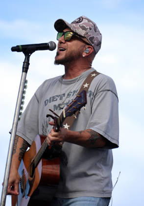 DAYTONA BEACH, FL - AUGUST 29: American Country Music Duo Locash performs prior to the NASCAR, Motorsport, USA Cup Series Coke Zero Sugar 400 on August 29, 2026 at Daytona International Speedway in Daytona Beach, FL. (Photo by Michael Bush Icon Sportswire) AUTO: AUG 29 NASCAR Cup Series Coke Zero Sugar 400 EDITORIAL USE ONLY Icon260829005