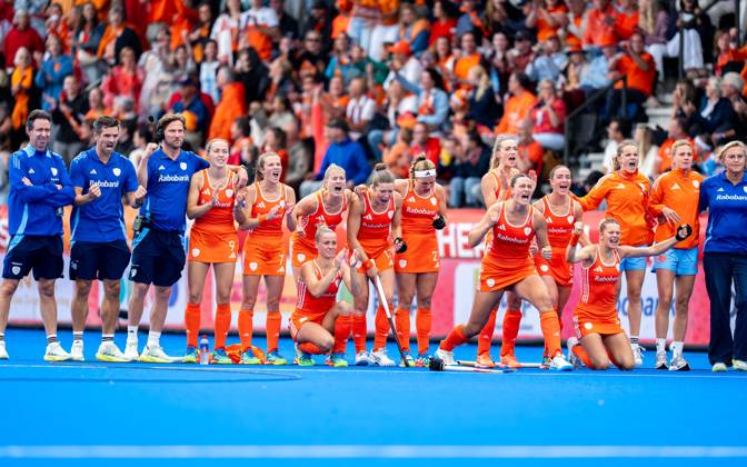 AMSTELVEEN, 29-08-2026, Wagener Stadion, FIH Hockey World Cup 2026 Women, 2026. Stijn Jolie, Robert Tigges, Renee van Laarhoven, Xan de Waard, Joosje Burg, Luna Fokke, Marleen Jochems, Pien Dicke, Rosa Fernig, Sanne Koolen, Lisa Post, Guusje Moes, Eline Jansen, Daantje de Kruijf during the game Netherlands - Argentina (women). Netherlands - Argentina (women) x206222296x Copyright: