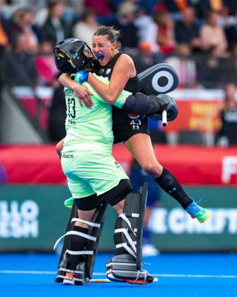 AMSTELVEEN, 29-08-2026, Wagener Stadion, FIH Hockey World Cup 2026 Women, 2026. Cristina Cosentino & Emma Knobl celebrates goal during the game Netherlands - Argentina (women). Netherlands - Argentina (women)  x206222348x Copyright:
