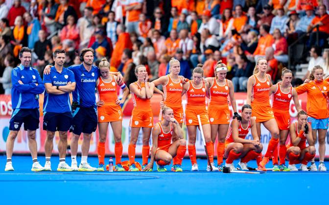 AMSTELVEEN, 29-08-2026, Wagener Stadion, FIH Hockey World Cup 2026 Women, 2026. Stijn Jolie, Robert Tigges, Renee van Laarhoven, Xan de Waard, Joosje Burg, Luna Fokke, Marleen Jochems, Pien Dicke, Rosa Fernig, Sanne Koolen, Lisa Post, Guusje Moes, Eline Jansen, Daantje de Kruijf during the game Netherlands - Argentina (women). Netherlands - Argentina (women) x206222354x Copyright:
