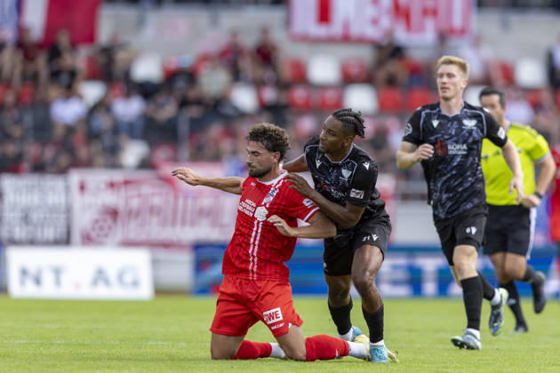 Regionalliga Nordost: FC Rot-Weiß Erfurt vs. BFC Preussen; Erfurt; 29.08.2026 Romarjo Hajrulla ( 9; FC Rot-Weiß Erfurt) gegen Charmaine Häusl ( 21; BFC Preussen) Regionalliga Nordost: FC Rot-Weiß Erfurt vs. BFC Preussen; Steigerwaldstadion Erfurt; 29.08.2026 Copyright: xBEAUTIFULxSPORTS Duehringx