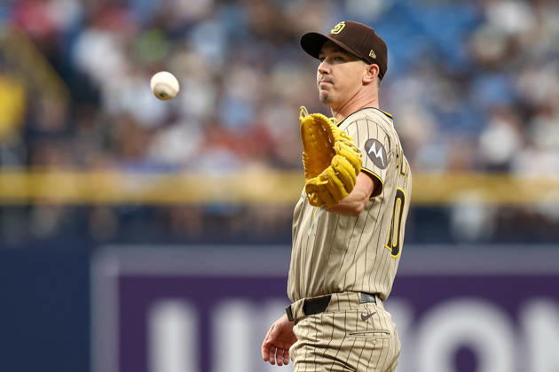 August 29, 2026, St. Petersburg, Florida, USA: San Diego Padres pitcher WALKER BUEHLER (10) catches the ball during his outing against the Tampa Bay Rays. The Tampa Bay Rays hosted the San Diego Padres at Tropicana Field in St. Petersburg, FL. St. Petersburg USA - ZUMAm299 20260829_znp_m299_010 Copyright: xTaylorxMcFeex