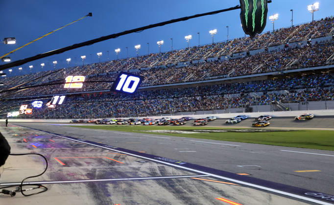 DAYTONA BEACH, FL - AUGUST 29: The field runs to turn one during the NASCAR, Motorsport, USA Cup Series Coke Zero Sugar 400 on August 29, 2026 at Daytona International Speedway in Daytona Beach, FL. (Photo by Michael Bush Icon Sportswire) AUTO: AUG 29 NASCAR Cup Series Coke Zero Sugar 400 EDITORIAL USE ONLY Icon260829032