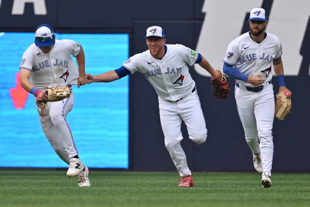 August 29, 2026, Toronto, On, Canada: Toronto Blue Jays, from left, Brett Bateman, Myles Straw and Nathan Lukes celebrate in the outfield after their team defeated the Seattle Mariners in MLB, Baseball Herren, USA baseball action in Toronto on Saturday, Aug. 29, 2026. Canada News - August 29, 2026 - ZUMAc35_ 20260829_zaf_c35_140 Copyright: xJonxBlackerx