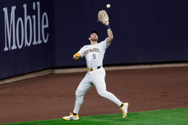 August 29, 2026, Milwaukee, Wisconsin, USA: Milwaukee Brewers center fielder GARRETT MITCHELL (5) catches a fly ball for the final out in a baseball game, Saturday, Aug. 28, 2026, in Milwaukee, Wisconsin. MLB, Baseball Herren, USA 2026 - Rangers 3: 5 Brewers - ZUMAa325 20260829_zsa_a325_020 Copyright: xDavidxBalleringxIix
