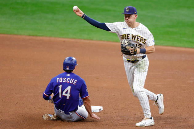 August 29, 2026, Milwaukee, Wisconsin, USA: Milwaukee Brewers shortstop COOPER PRATT (12) throws to first to complete a double play on a hit by Texas Rangers shortstop COREY SEAGER (5) in a baseball game, Saturday, Aug. 28, 2026, in Milwaukee, Wisconsin. MLB, Baseball Herren, USA 2026 - Rangers 3: 5 Brewers - ZUMAa325 20260829_zsa_a325_025 Copyright: xDavidxBalleringxIix