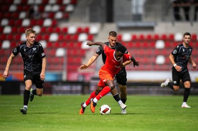 FUSSBALL REGIONALLIGA NORDOST - SAISON 2026-2027 - 7. SPIELTAG FC ROT WEISS ERFURT - BFC PREUSSEN ** NUR FÜR REDAKTIONELLE ZWECKE ** EDITORIAL USE ONLY **<p>29 08 2026-Erfurt: Fussball Regionalliga Nordost 7. Spieltag Saison 2026-2027 Steigerwaldstadion FC Rot Weiss Erfurt - BFC Preussen im Foto: Benjika Caciel 8 (FC Rot-Weiß Erfurt) im Zweikampf mit Adrian Kireski 4 (BFC Preussen) ( Deutschland Thueringen Erfurt Copyright: SaschaxFromm