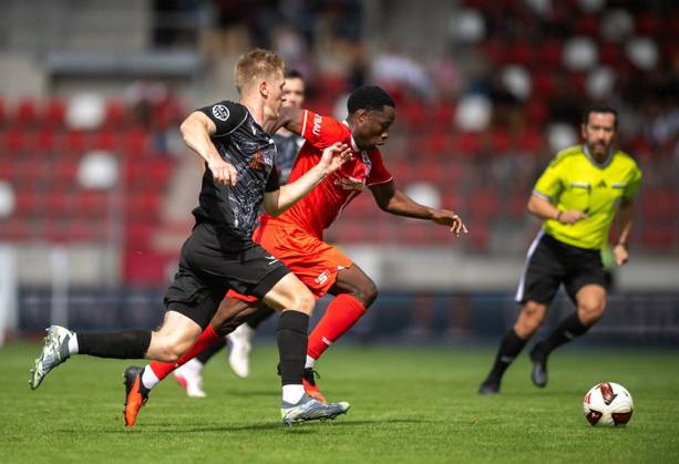 FUSSBALL REGIONALLIGA NORDOST - SAISON 2026-2027 - 7. SPIELTAG FC ROT WEISS ERFURT - BFC PREUSSEN ** NUR FÜR REDAKTIONELLE ZWECKE ** EDITORIAL USE ONLY **<p>29 08 2026-Erfurt: Fussball Regionalliga Nordost 7. Spieltag Saison 2026-2027 Steigerwaldstadion FC Rot Weiss Erfurt - BFC Preussen im Foto: Benjika Caciel 8 (FC Rot-Weiß Erfurt) im Zweikampf mit Lucas Vierling 6 (BFC Preussen) ( Deutschland Thueringen Erfurt Copyright: SaschaxFromm