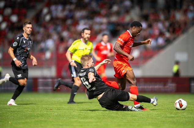FUSSBALL REGIONALLIGA NORDOST - SAISON 2026-2027 - 7. SPIELTAG FC ROT WEISS ERFURT - BFC PREUSSEN ** NUR FÜR REDAKTIONELLE ZWECKE ** EDITORIAL USE ONLY **<p>29 08 2026-Erfurt: Fussball Regionalliga Nordost 7. Spieltag Saison 2026-2027 Steigerwaldstadion FC Rot Weiss Erfurt - BFC Preussen im Foto: Benjika Caciel 8 (FC Rot-Weiß Erfurt) im Zweikampf mit Lucas Vierling 6 (BFC Preussen) ( Deutschland Thueringen Erfurt Copyright: SaschaxFromm